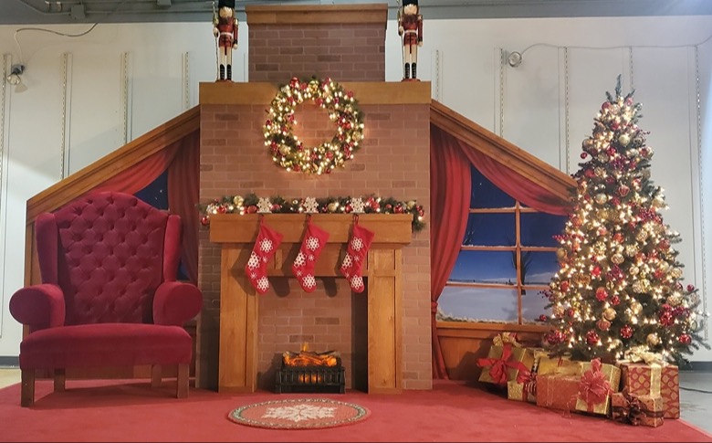 Santa's Cozy Fireplace Set