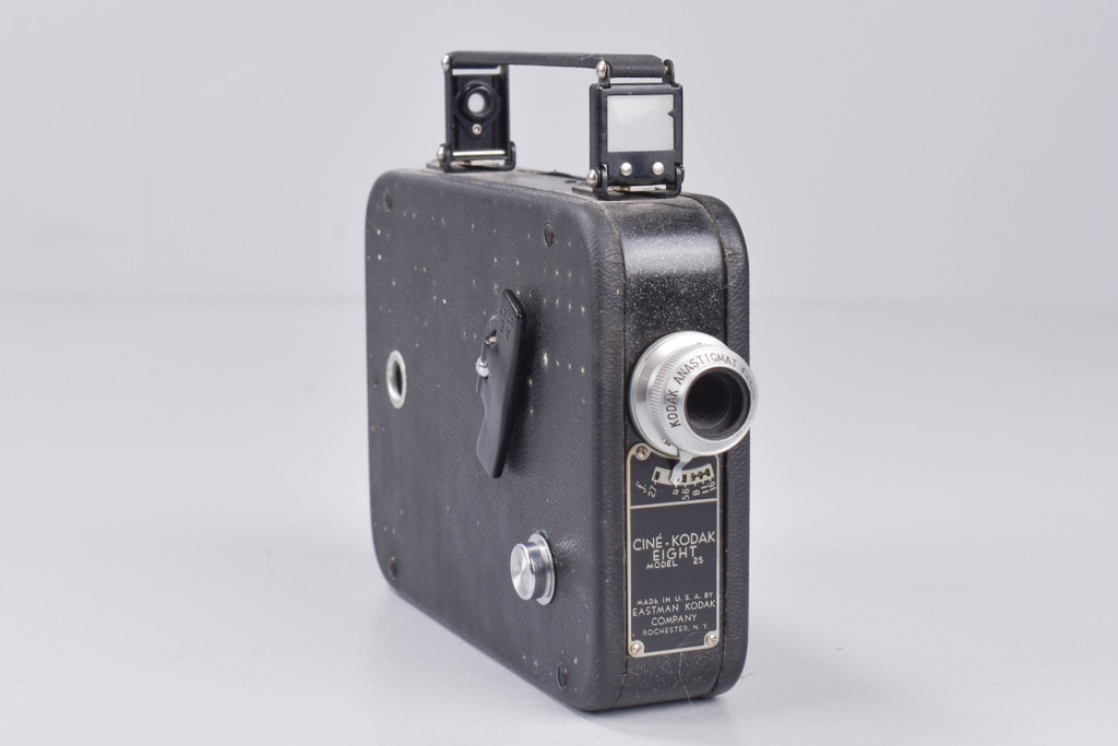 ヴィンテージ Cine-Kodak8 1930年代 1930's Cine Model 8 - 8mm Camera and Case — UPSTATE DESIGN +