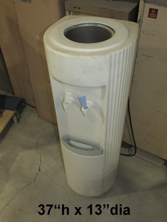 main photo of water cooler Avanti 2