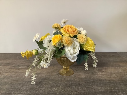 main photo of Yellow and Rose Centerpiece