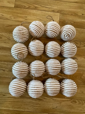 main photo of White Swirl Ornement Balls