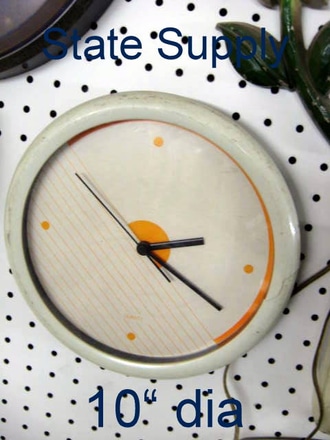 main photo of clock plastic Quartz white