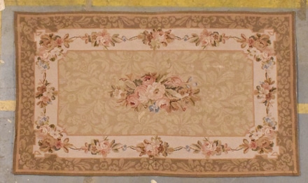 main photo of Area Rug w/ Floral Motifs & Center Medallion