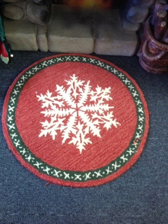 main photo of 3' Holiday rug