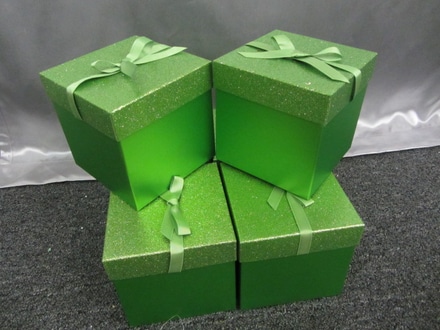 main photo of Green Present with Glitter lid, 6" x 6 in