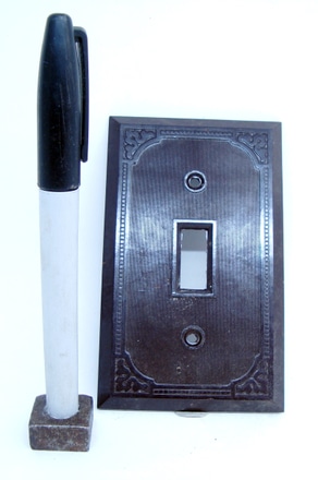 main photo of PINSTRIPED DECORATIVE BORDER SWITCH PLATE