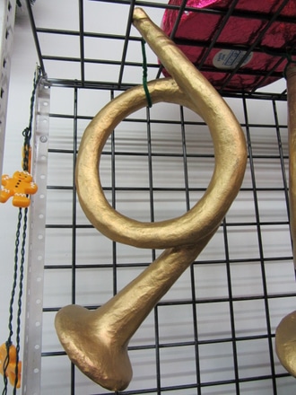 main photo of Horn, golden, 22"