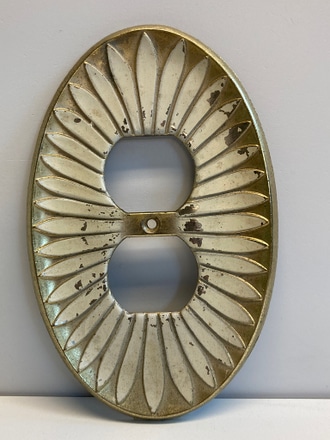 main photo of DECORATIVE RECEPTACLE PLATE