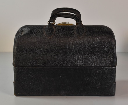 Vtg 1930s 2024 Schell Distressed Doctors Medical Bag 17” Black Cowhide ‘Class of 34’