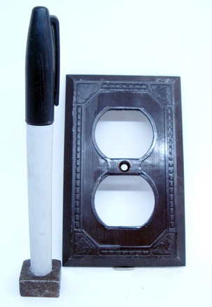 main photo of PINSTRIPED DECORATIVE BORDER RECEPTACLE PLATE