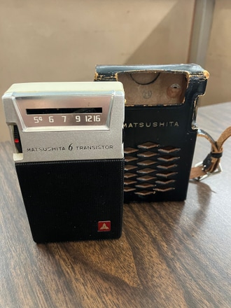 main photo of 1961 Matsushita Transistor Radio