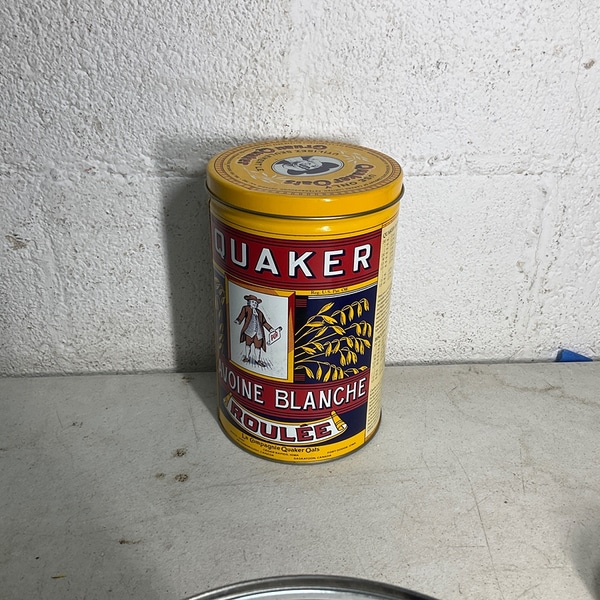 main photo of Vintage Quaker Oats Tin Canister