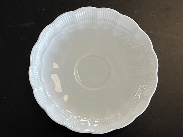 main photo of Vintage Ribbed Scalloped Saucer