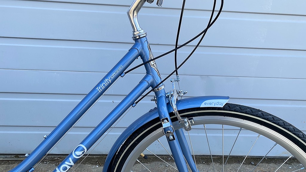 Everyday trinity sale women's hybrid bike