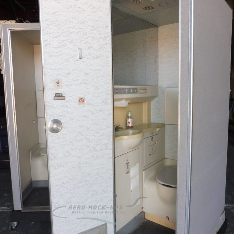 14-14L Lavatory (NW) - Interior