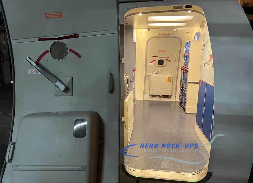 14-58 Service area - L2V, Passenger entry_wm