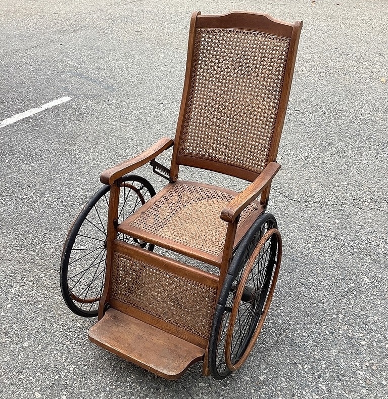 1898 Gendron Wheel Co (Toledo, Ohio) Invalid Carriage