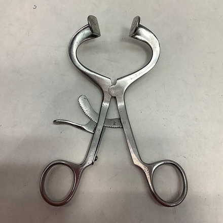main photo of Medical Tool - Weitlaner Retractor 5 1/2", Solid Blades