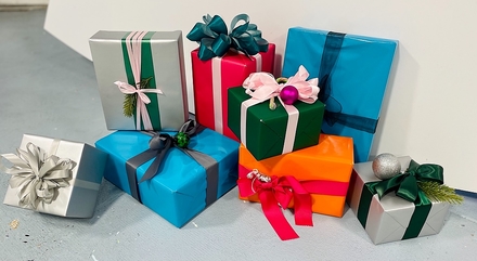 main photo of Set of 8 Gifts
