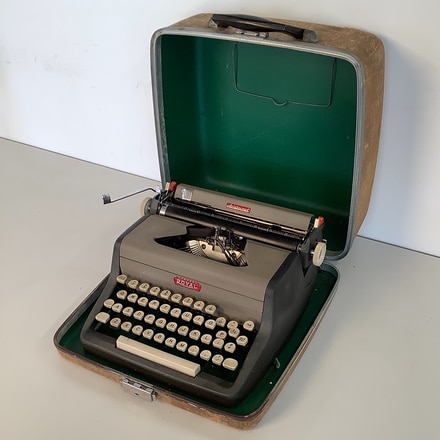 main photo of Royal Aristocrat typewriter with case