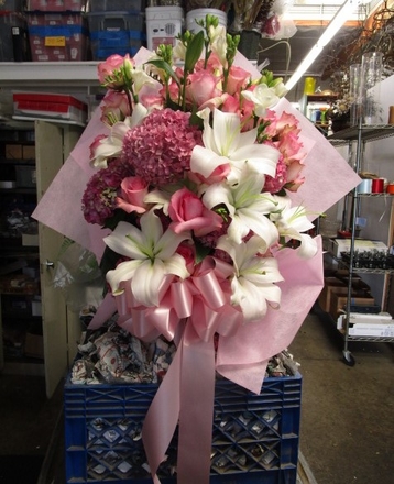 main photo of Fresh Floral Large Presentation Bouquet