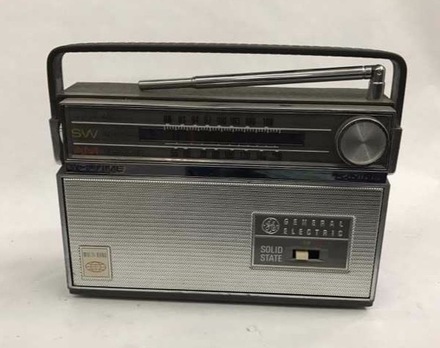 main photo of Vintage GE Portable Radio