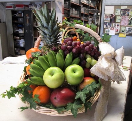 main photo of Large Fresh Fruit Basket