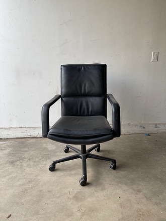 main photo of 80s Black Leather Executive Office Chair