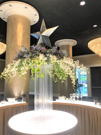 main photo of Fresh Floral Center Bar arrangement