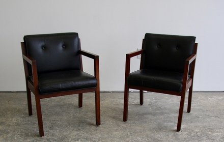 main photo of Vintage Black Leather Arm Chair