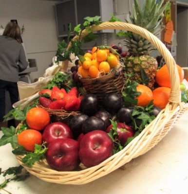 main photo of Fresh Fruit Basket