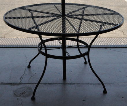 Black mesh deals patio table