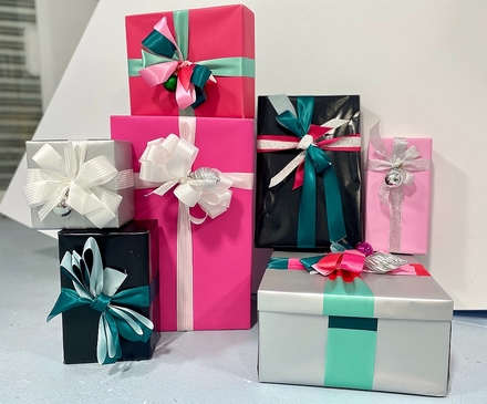 main photo of Set of 8 Gifts