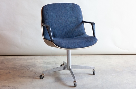 main photo of Vintage Knoll Style Desk Chair
