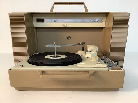 main photo of General Electric Wildcat Record Player