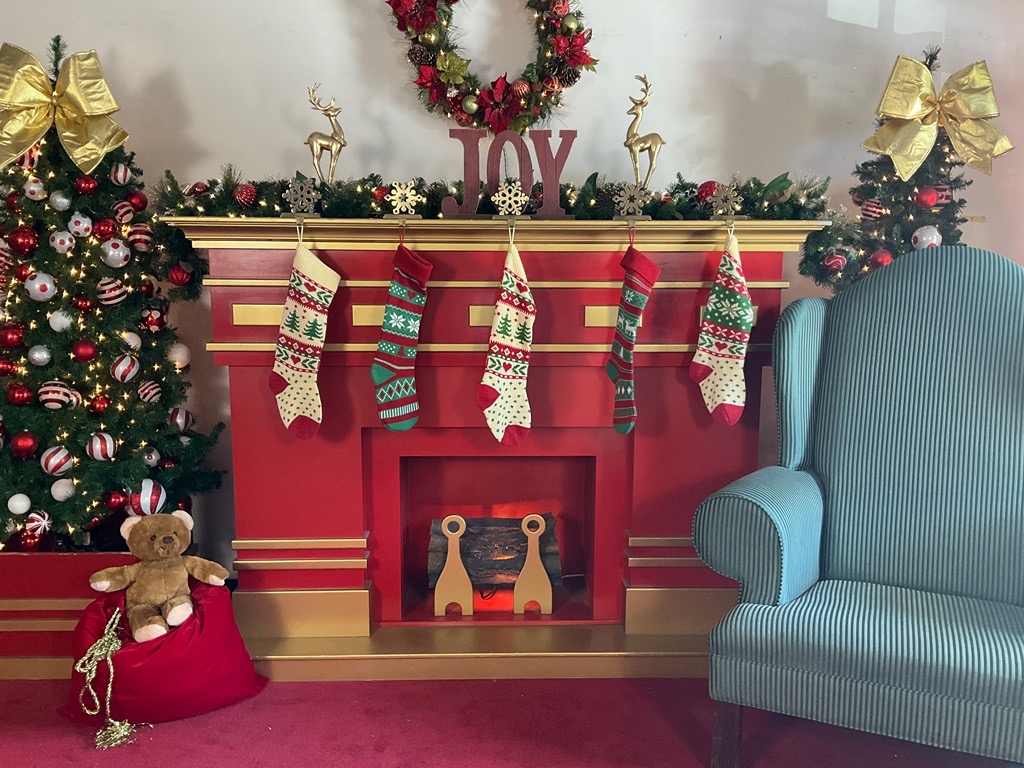 Big Red Christmas Fireplace Set