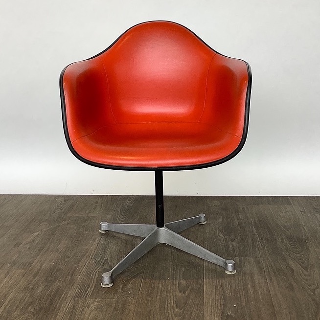 Herman Miller Bucket Chair | Weekly Rental in Passaic | Fennick