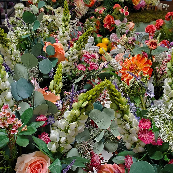Artificial floral arrangement
